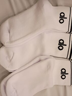 ALO Yoga White Half Crew Socks with Black Logo - 3-Pack